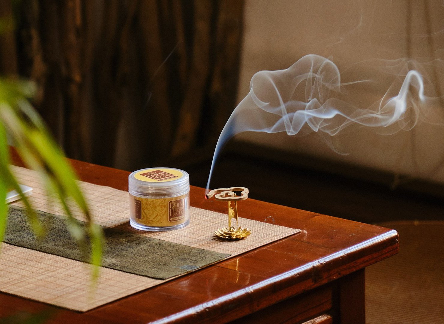 Thư giãn với trầm hương – Liệu pháp thư giãn trong thời đại mới