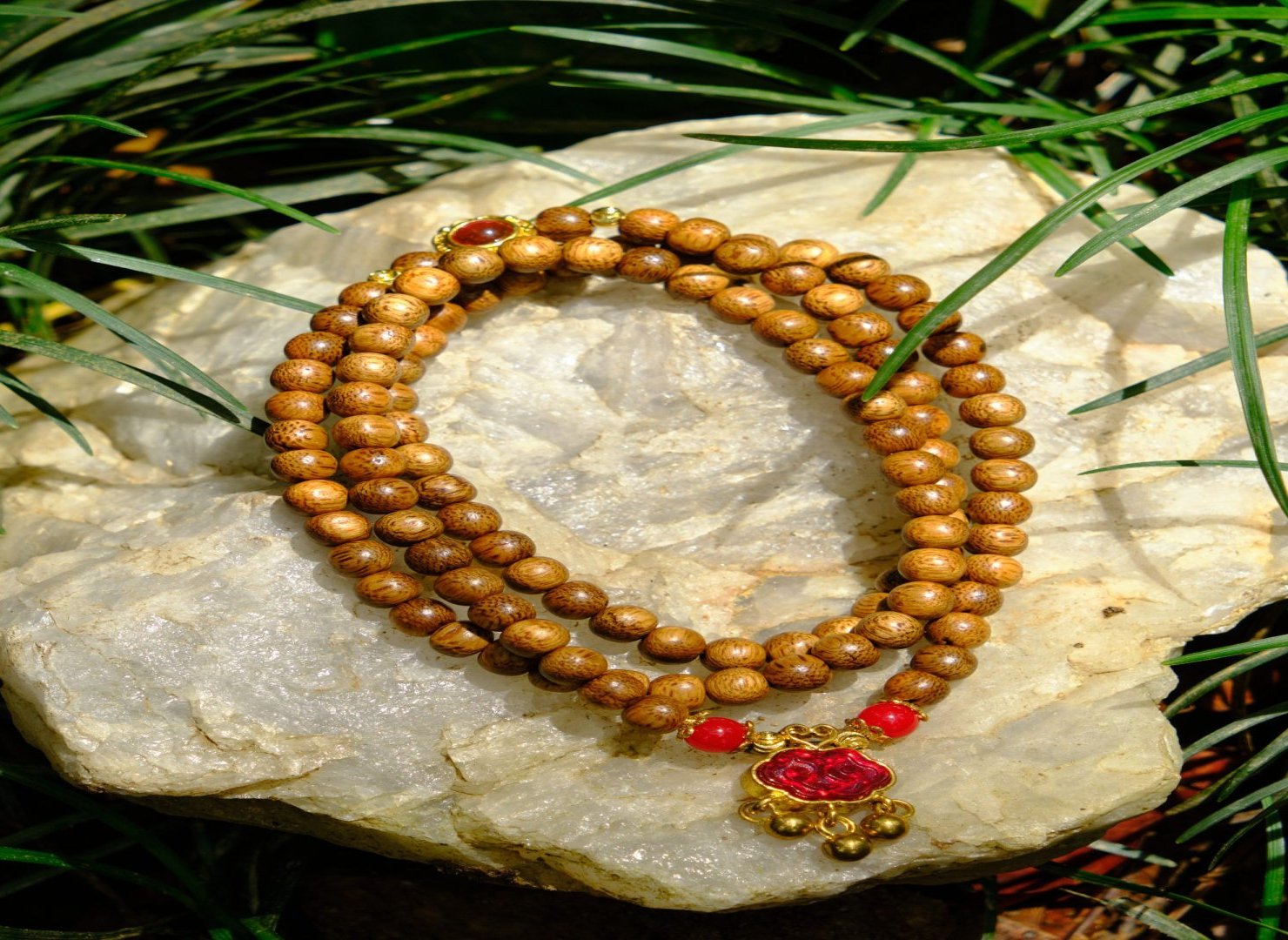 Ý nghĩa vòng tay phong thủy từ trầm hương