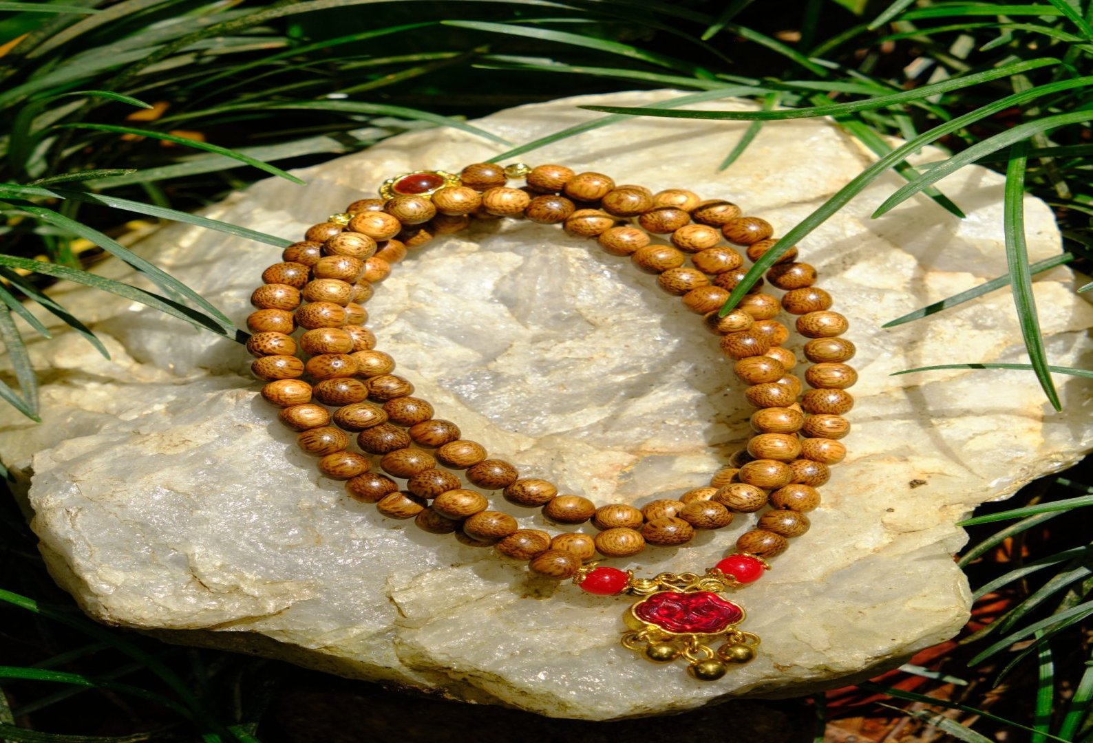 Ý nghĩa vòng tay phong thủy từ trầm hương