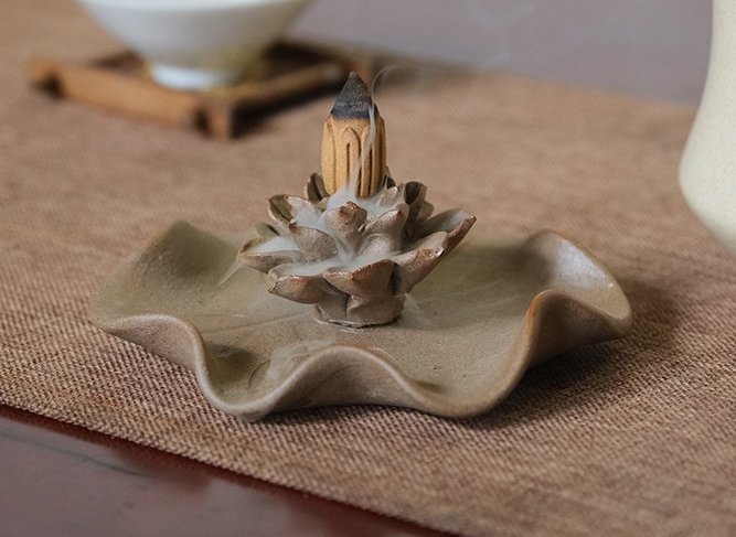 Đĩa Cắm Nhang Gốm
