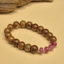 Vòng Tay Trầm Hương – Trầm tốc vườn tròn đơn đan dây mix charm đá tourmorline 10li theo phong thuỷ 
