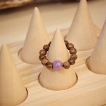 Nhẫn Trầm Hương Tốc Vườn – Phối Đá Ngọc Tài Lộc