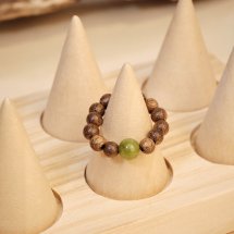 Nhẫn Trầm Hương Tốc Vườn – Phối Đá Ngọc Tài Lộc