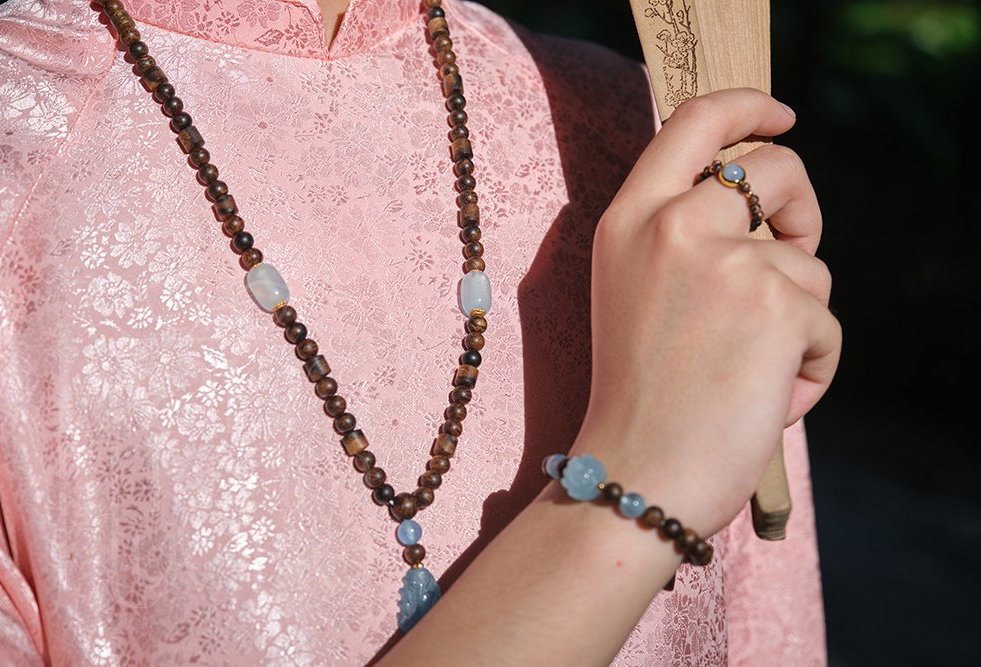 Bộ Trang Sức Trầm Hương ” Thủy Ngọc “