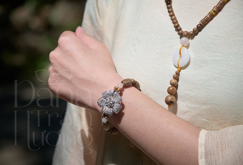 Bộ trang sức trầm hương “Hương Sắc Ngũ Hành” Kim Bảo