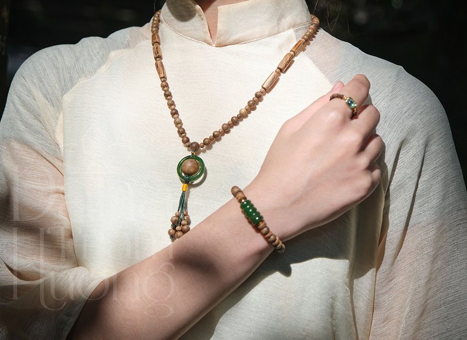 Bộ Trang Sức Trầm Hương ” Thanh Mộc “